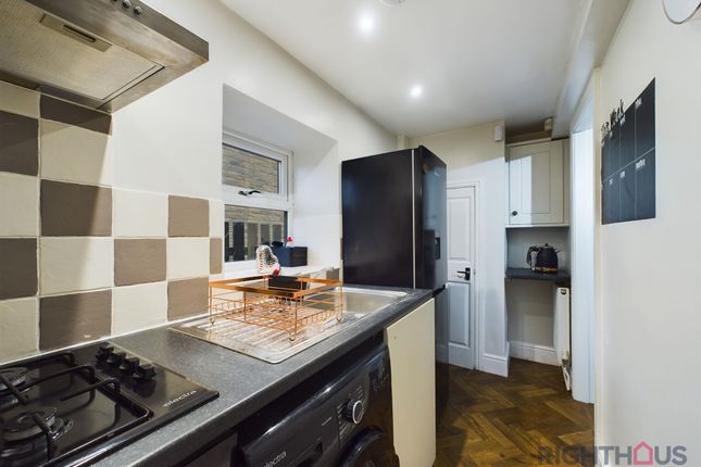 66 Fair Road, Bradford photo 4