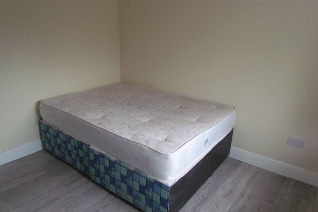 Room to rent in Bedfont Close, Feltham