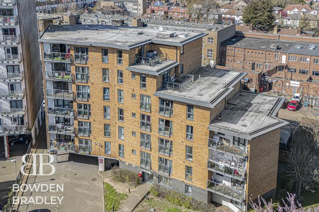 Flat 46, Gateway Court 5-7 Parham Drive, Ilford photo 2