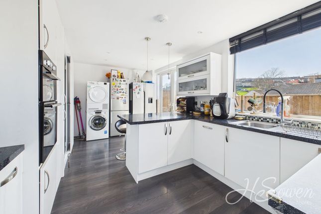 1, Ben Jonson Close, Torquay photo 4
