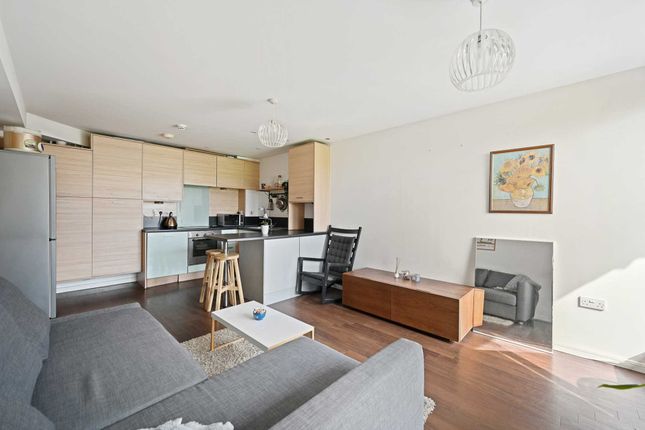 16 Bailey House, Berber Parade, London photo 5