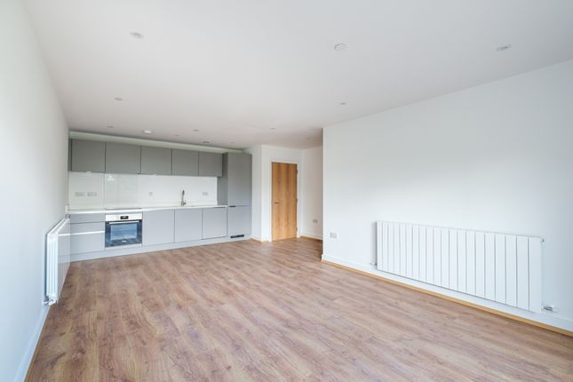 Thumbnail Flat to rent in Well Farm Road, Whyteleafe