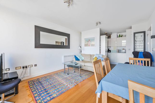 Flat to rent in Union Park, Greenwich, London