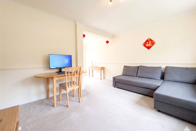 10, Mainstone Close, Camberley photo 3