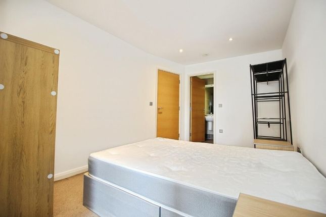 Flat 301, 1 Brewery Wharf, Waterloo Street, LEEDS photo 4