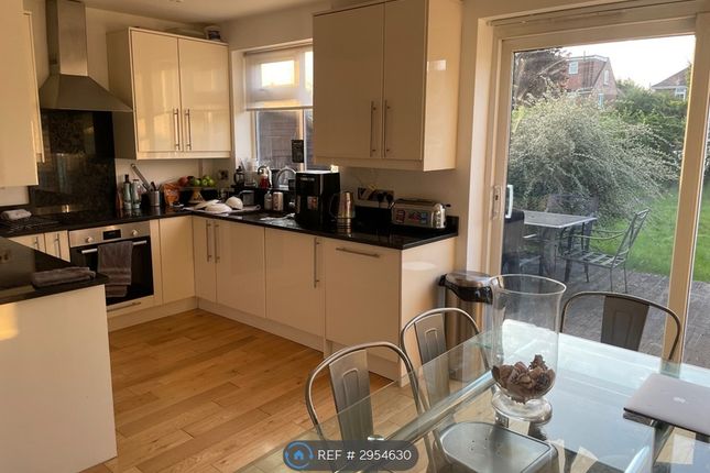 Wendover Drive, Bedford photo 5