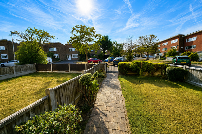 18, Ardleigh, Basildon photo 4