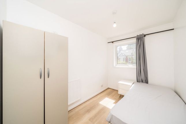 1, William Margrie Close, London photo 5