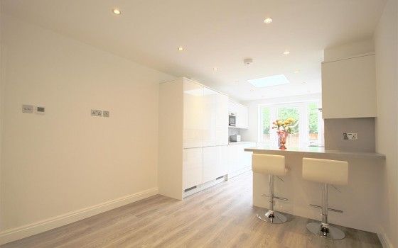 Langley Cres, Harlington, Hayes  photo 4