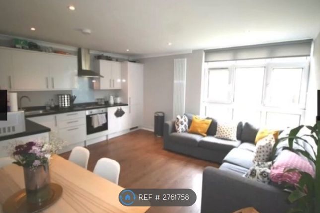 Woking Close, London photo 3