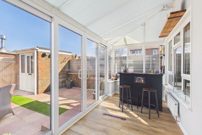 11, Hunters Mead, Horsham photo 4