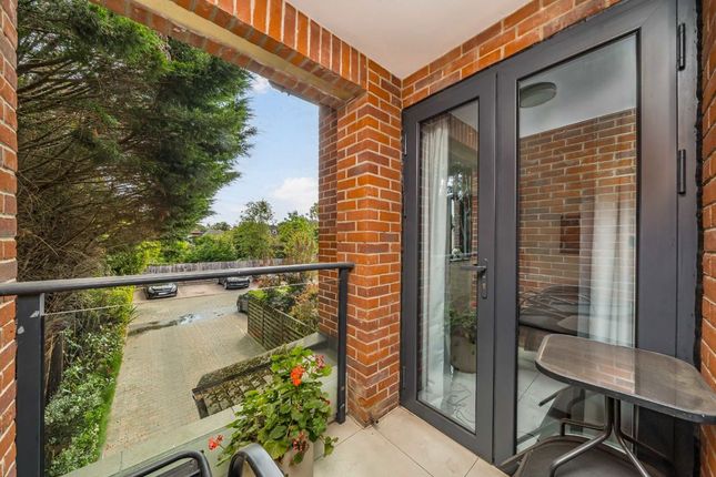 Flat 3, 52, Ashley Lane, London photo 4
