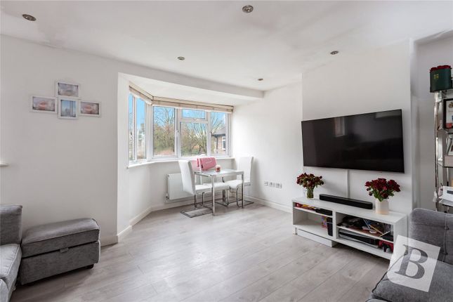 20, Heath Park Court, Gidea Park photo 2