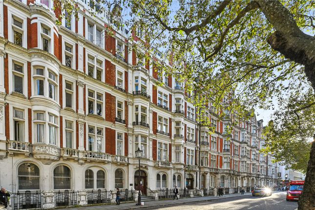 Flat for sale in Great Russell Street, London