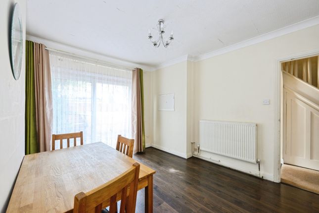43, Westleigh Avenue, Surrey photo 4