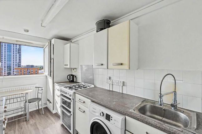 Flat 60 Stellar House, 900 High Road, London photo 4