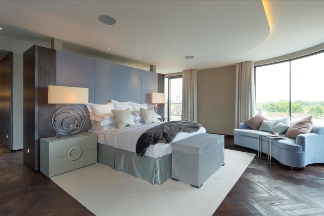 4-8, Queens Court, London photo 2