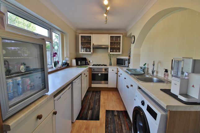 10, Queens Grove, Waterlooville photo 4