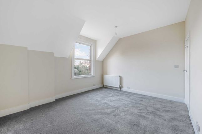 Duplex to rent in Gunnersbury Avenue, Ealing