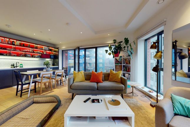 Flat for sale in Java House, London City Island, London