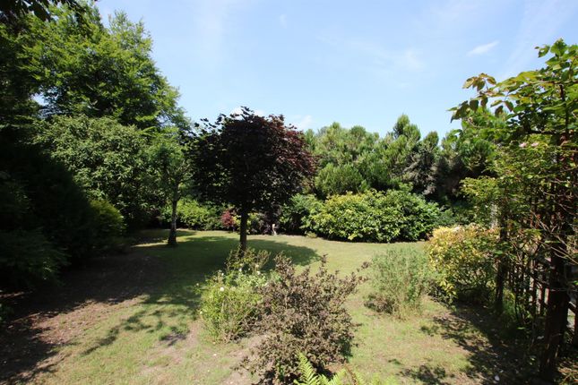Lindrick, Ermyn Way, Leatherhead photo 3