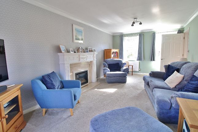 4, Swanton Close, Fareham photo 2