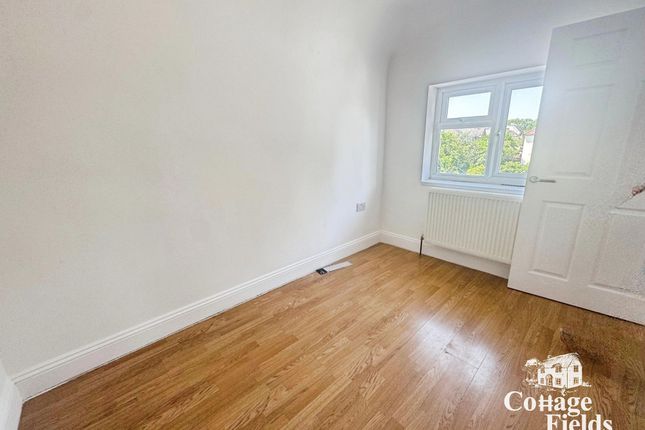 1a Eastern Avenue, Waltham Cross photo 5