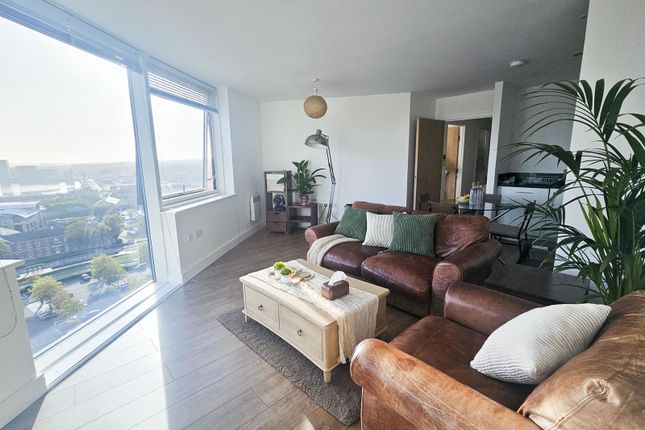 Apartment 86 Marina Point East, Dock Head Road, Chatham photo 4
