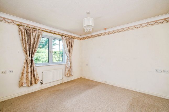 33 Penns Court,, Horsham Road, West Sussex photo 4