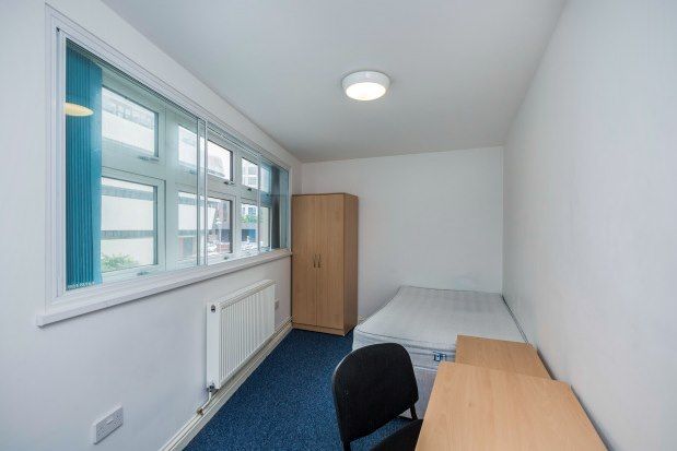 Flat to rent in First Floor 1 Guildhall Walk, Portsmouth