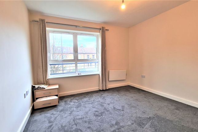 39, Greenbank Court, Isleworth photo 2