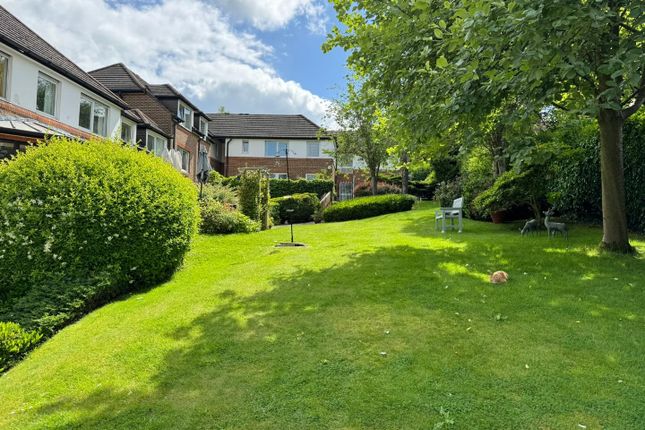 Beechwood Gardens, Caterham photo 3