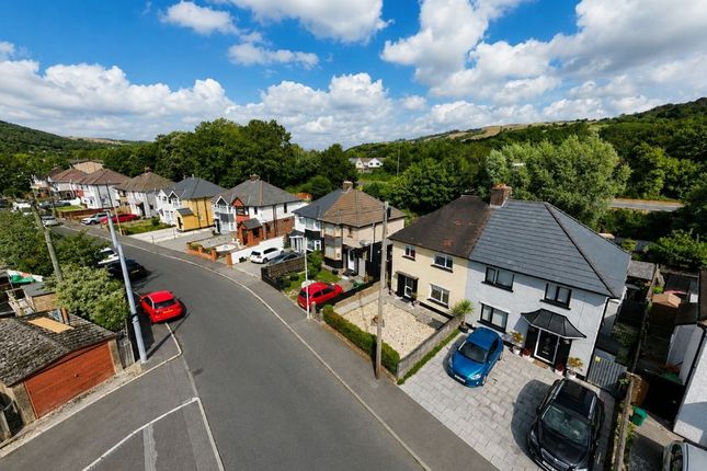 30, Hawthorn Crescent, Pontypridd photo 3