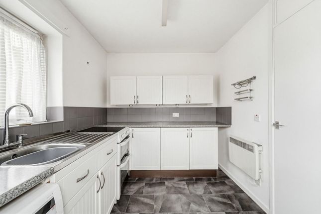40 Rowan Mead Henbit Close, Tadworth photo 3