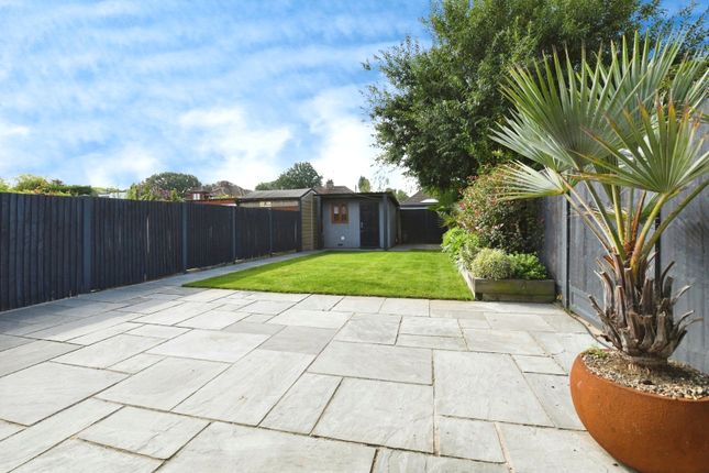 27, Byron Road, Essex photo 4