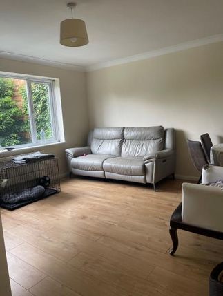 Thumbnail Flat to rent in Oxford Close, Cheshunt