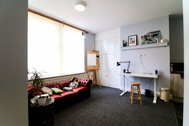 Thumbnail Flat to rent in New North Road, Huddersfield