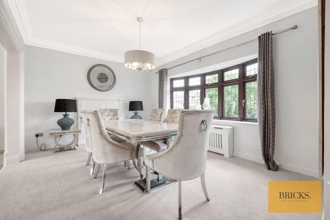 87 Hainault Road, Chigwell photo 4
