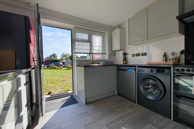 2 Briar Court, Briar Close, Burnham-on-Sea photo 3