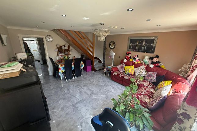 Winkley Court, 56, Eastcote Lane, Greater London photo 3
