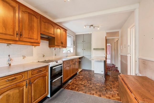 188, Whitehill Road, Hertfordshire photo 3