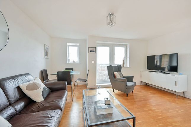 Flat to rent in Pershore House, Ealing, London