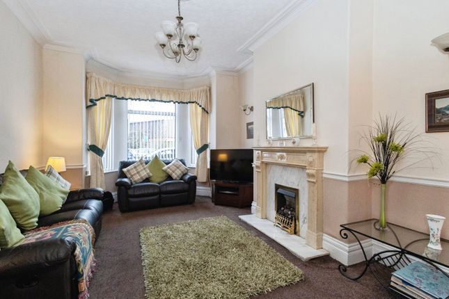 32, Crowthorn Road, Greater Manchester photo 3