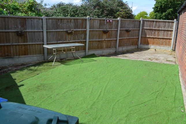 7, Cherry Tree Close, Grays photo 4