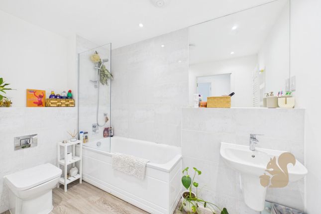 Flat 3, 1, Mimas Way, Ipswich photo 4