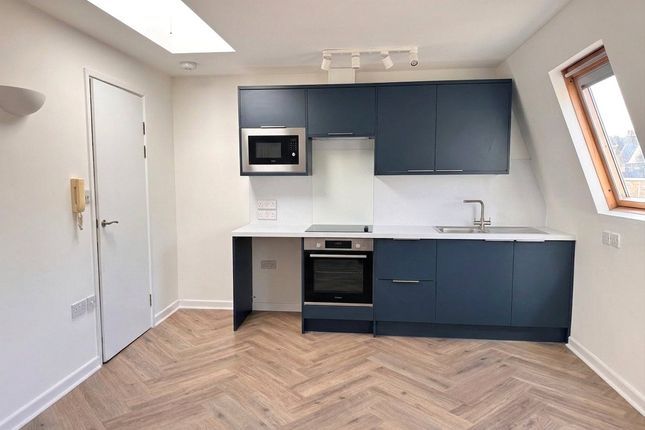 Third Floor Flat, 14, City Road, Bristol, City of photo 3