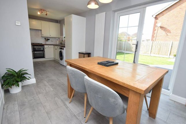 4, Hinton Close, Pontefract photo 2