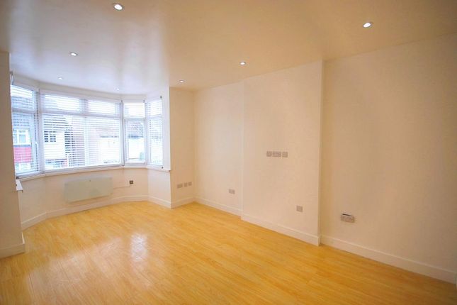 Thumbnail Flat to rent in Lonsdale Avenue, Wembley, Middlesex