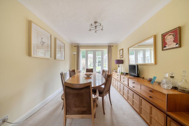 16, Hale Place, Surrey photo 3