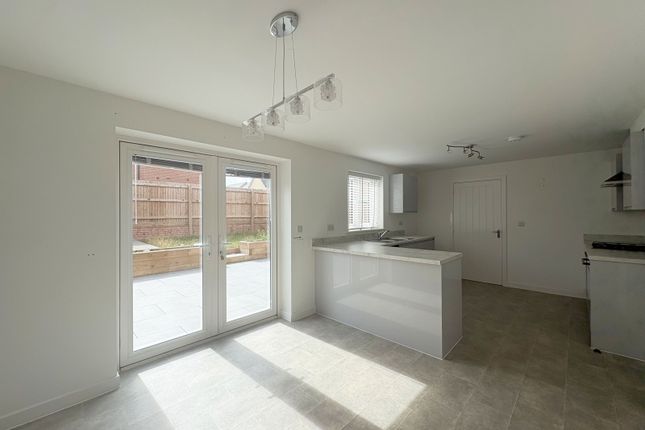 7 Avellana Way, Ashchurch, Tewkesbury photo 3